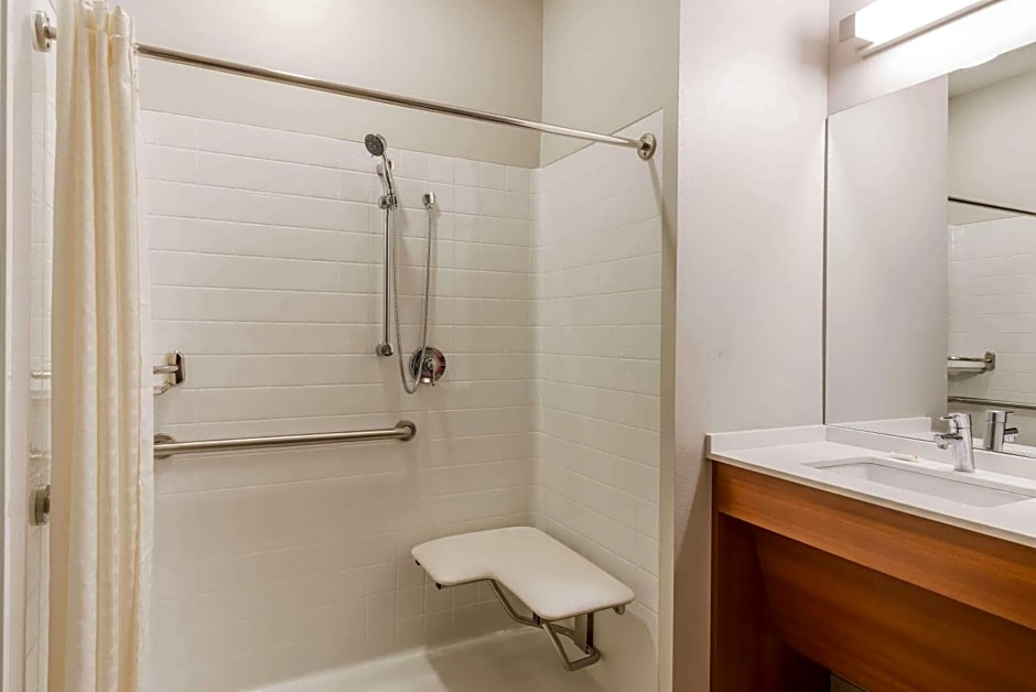 Microtel Inn & Suites by Wyndham Altoona