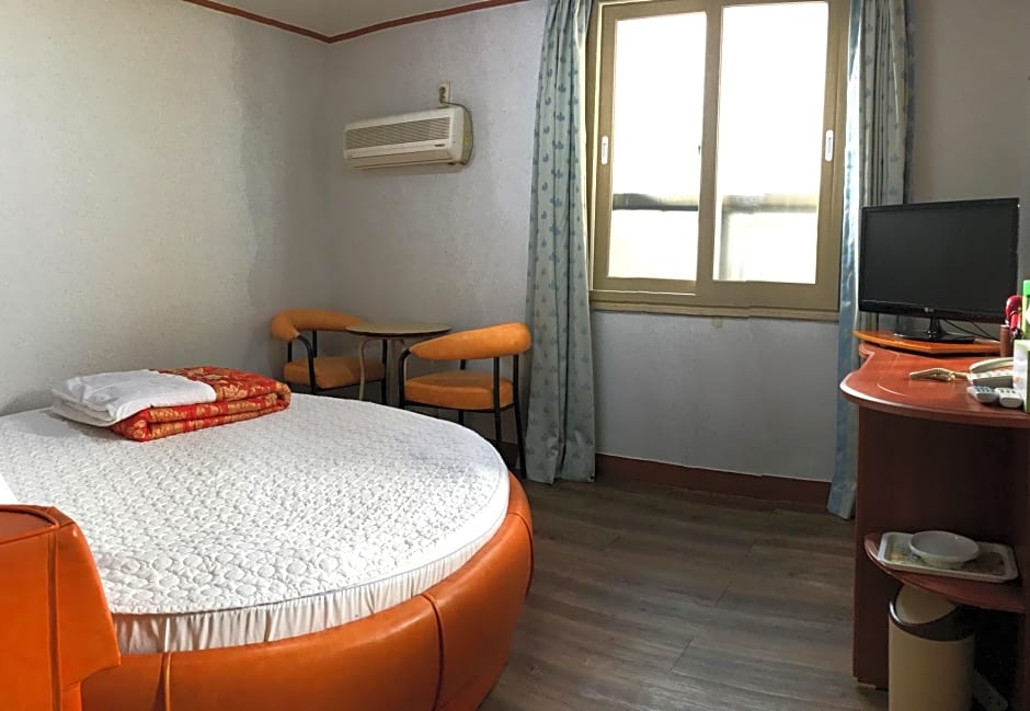 J Motel