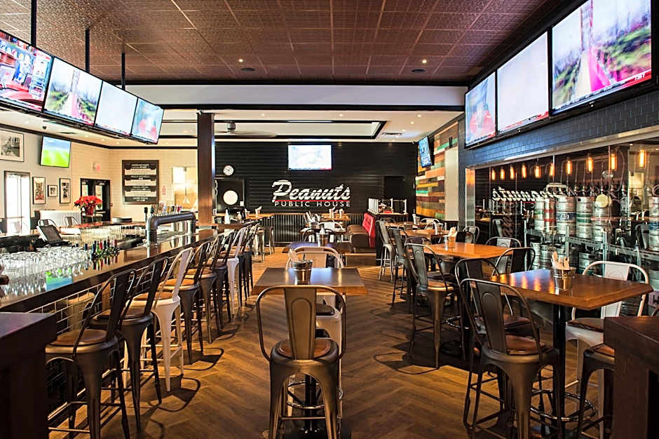 Carriage House Hotel & Conference Centre