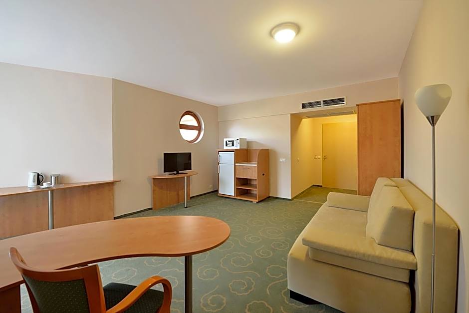 Semiramis Business Hotel