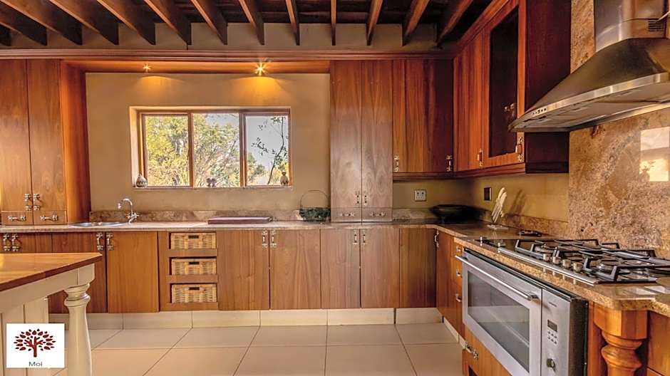 Zebula Golf and Wildlife Estate - Porcupine Strolling Pax 8 - Moi Signature Luxury villa