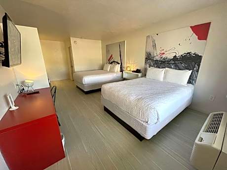 Cozy hotel with Super location near Disney