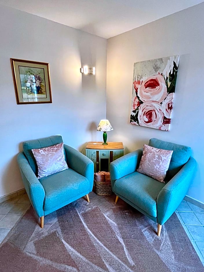 Sans Souci Bed and Breakfast Luxe Heated Pool and Restaurant