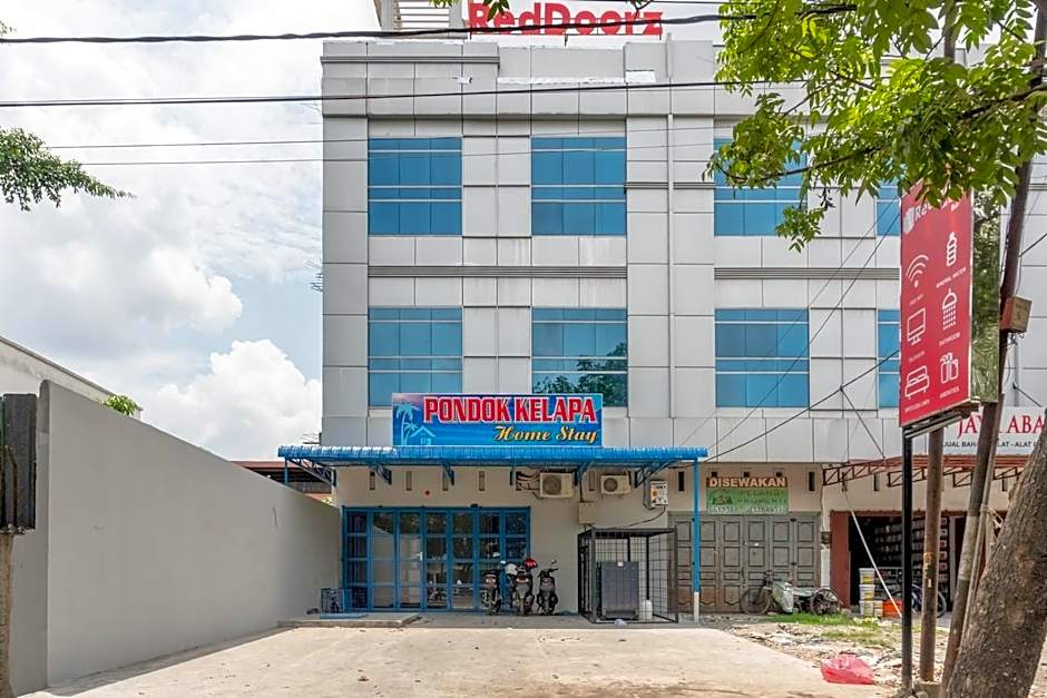 RedDoorz near Manhattan Square Medan