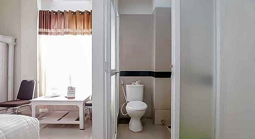 RedDoorz Plus near Palembang Airport 3