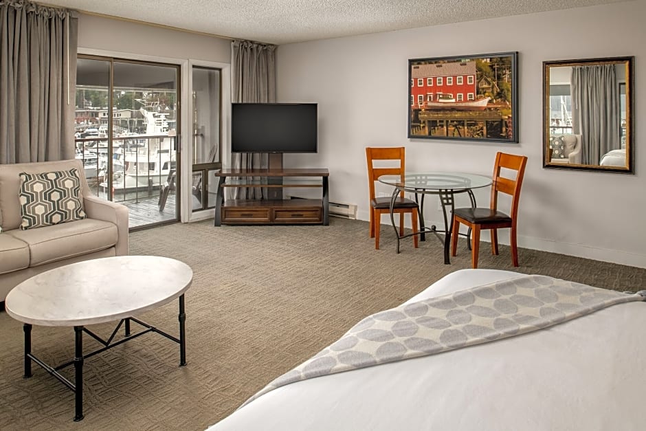 Astoria Riverwalk Inn