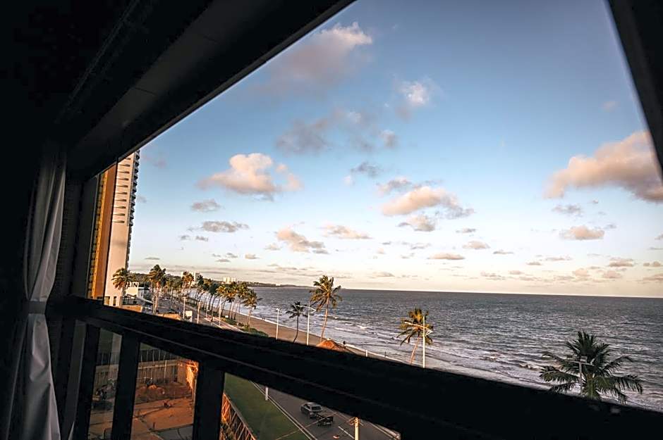 Loft beira-mar com frente e vista para o mar