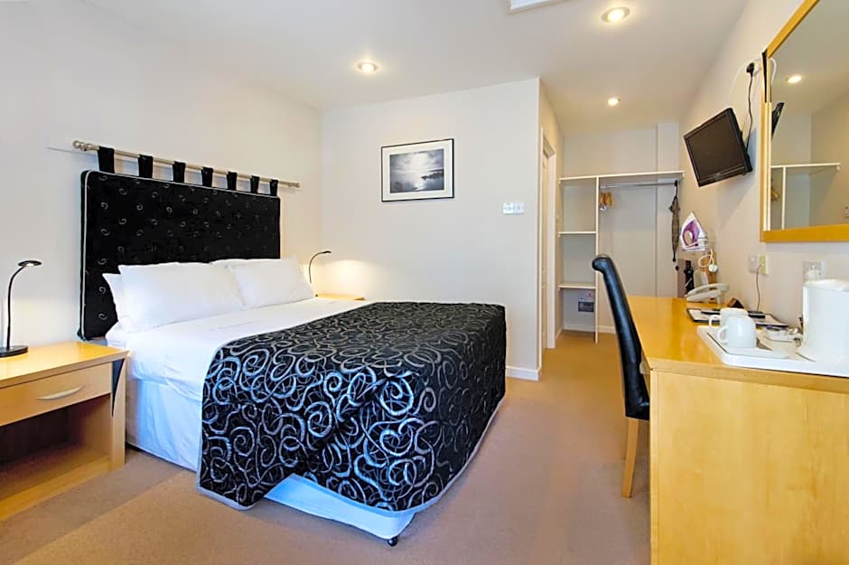 Photo 1 of 2 of Double Room