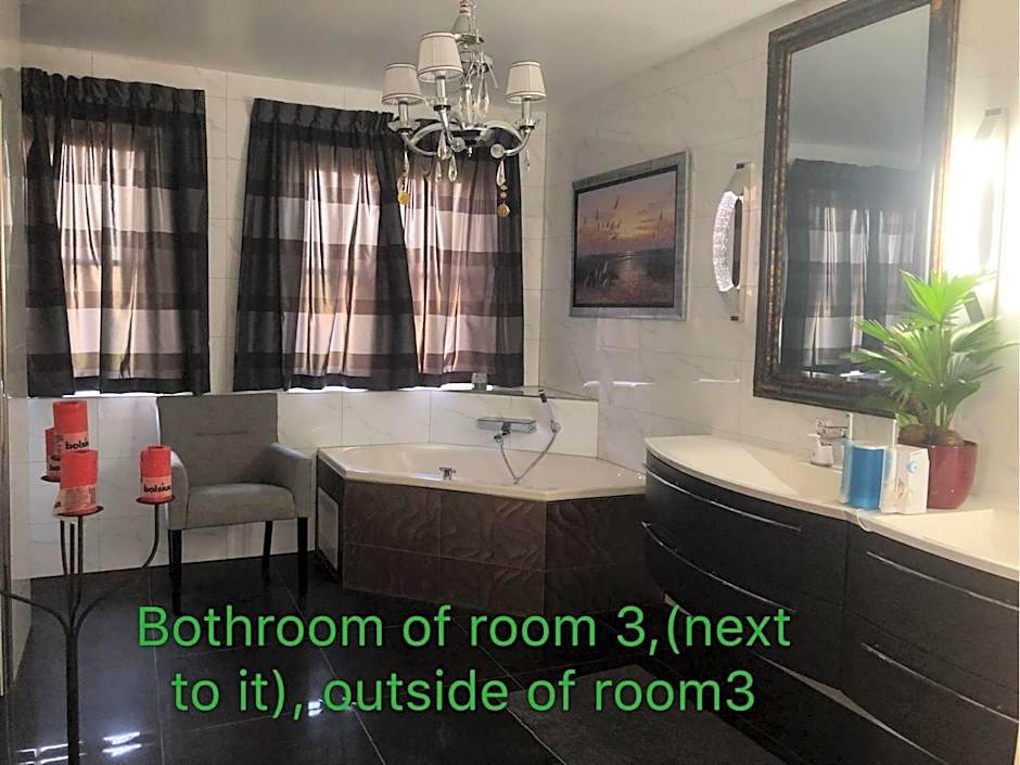 B&B nancy in holland met eigen badkamer , Jacuzzi niet inclusief , independent bathroom jacuzzi not included