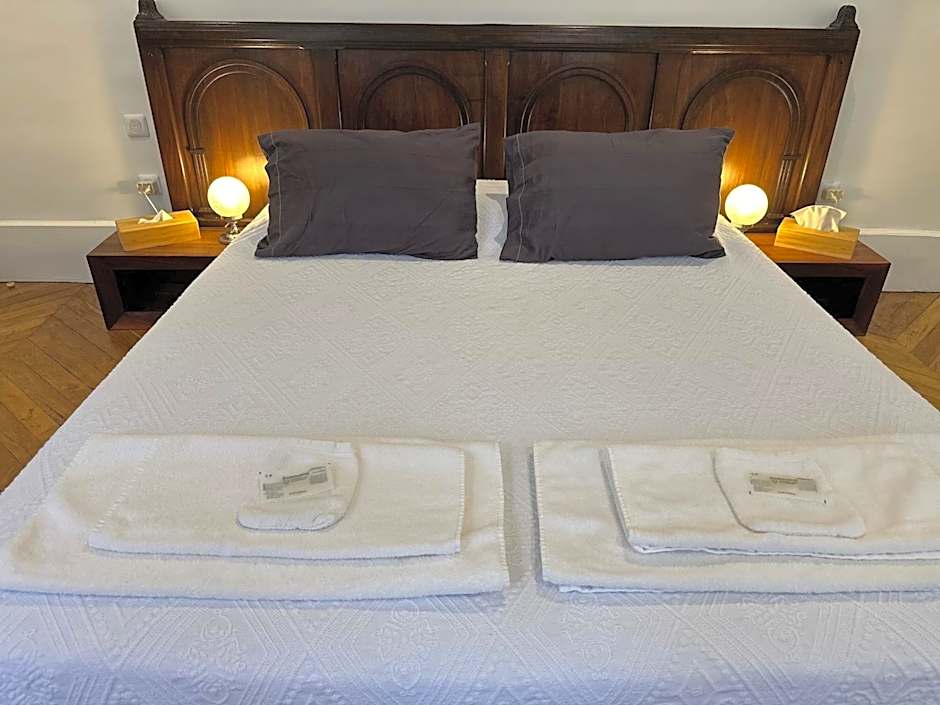 Chambre de charme au coeur du vieux Valence -Confort & Calme