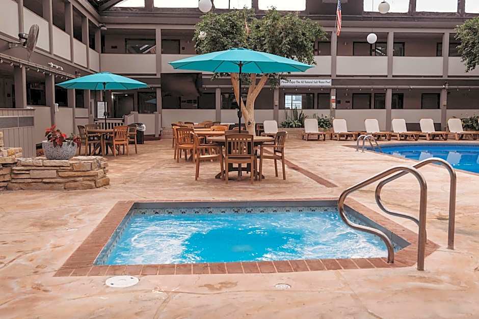 AmericInn by Wyndham Appleton Downtown