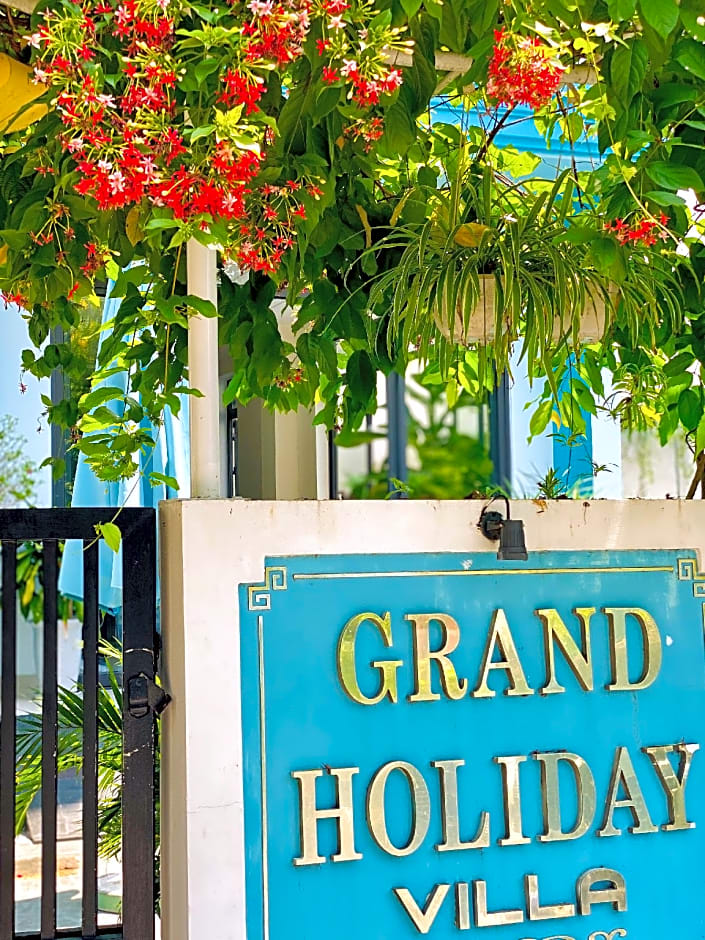 Grand Holiday Villa