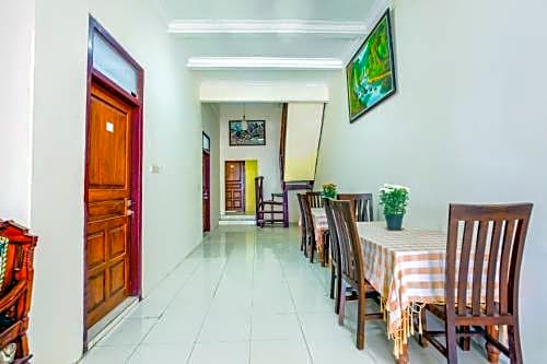 OYO 3004 Penginapan Bromo Adi