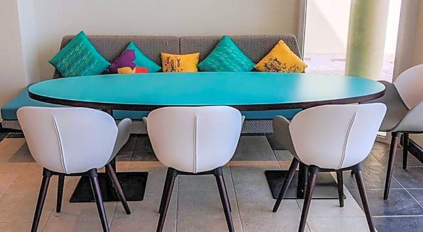 Atana Stay Al Ashkara 