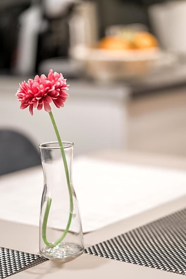 Urban Nest - Suites & Apartments