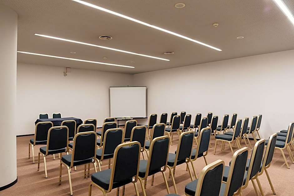 Axis Viana Business & SPA Hotel