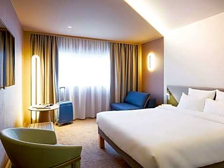Executive King-Size Bed Triple Room