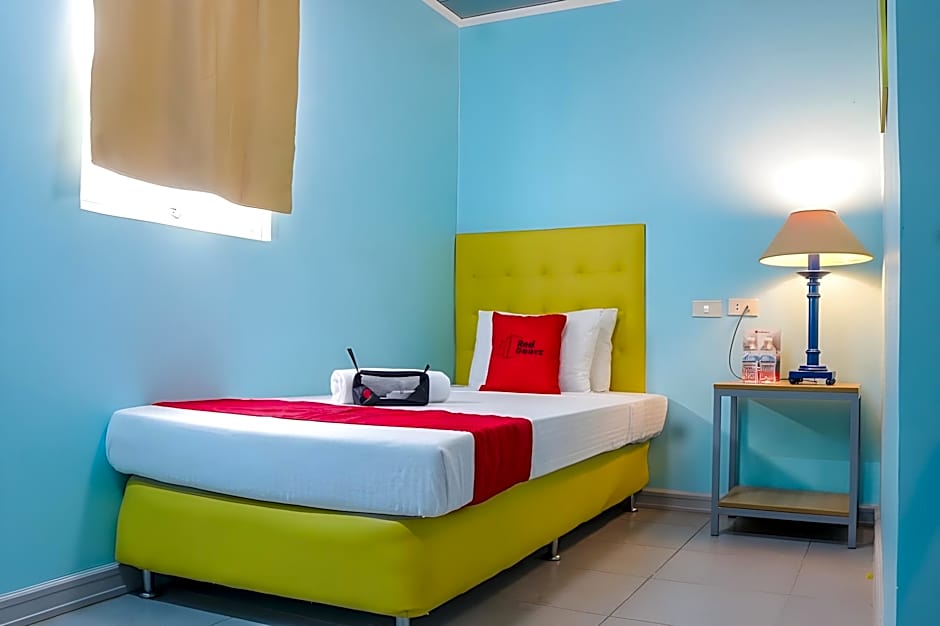 RedDoorz Plus New Era Budget Hotel Mandaue former RedDoorz Plus near UV Mandaue Cebu