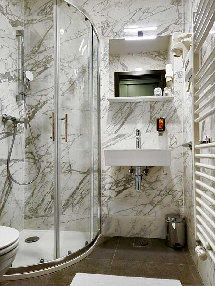 Lipa, Hotel & Bistro