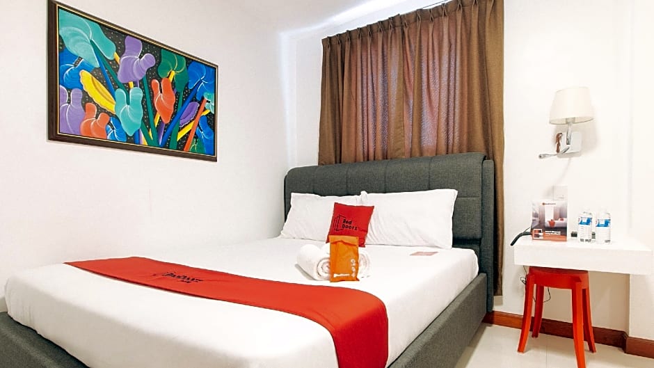 RedDoorz Plus @ Costa Roca Balamban