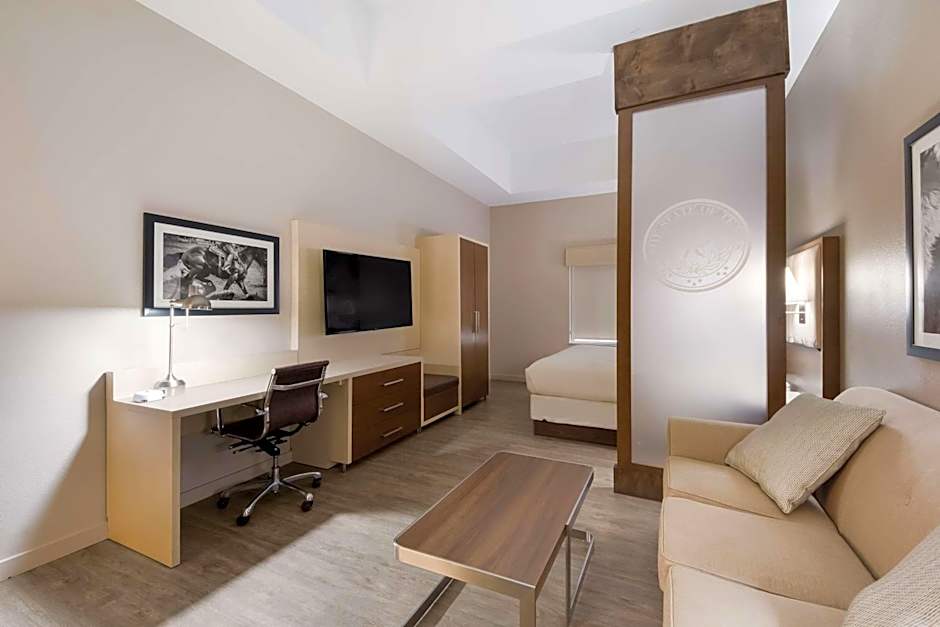 Best Western Bandera Suites & Saloon