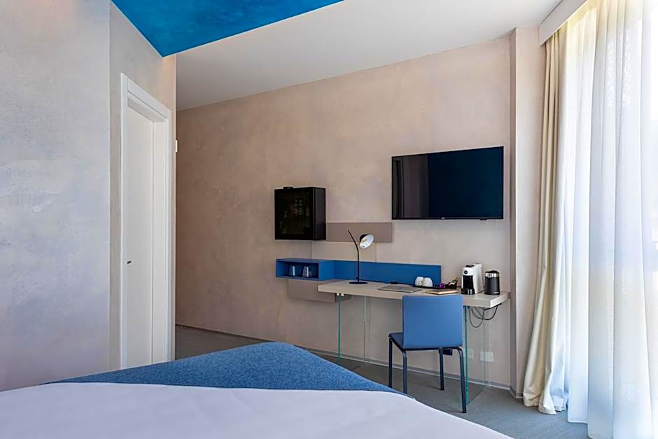 Carrick Hotel
