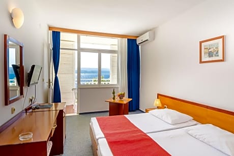 Double or Twin Room with Balcony and Seaside View