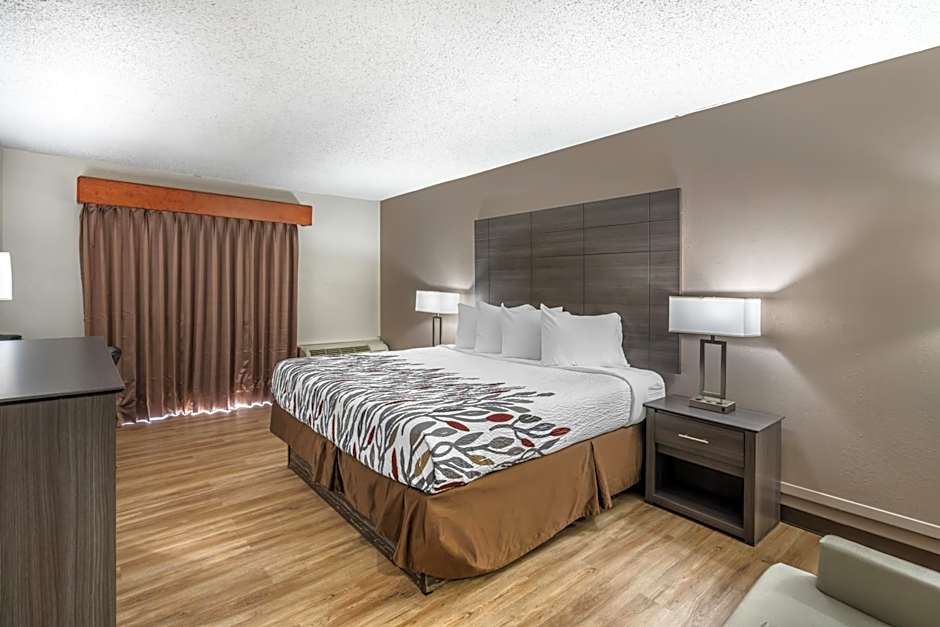 Red Roof Inn & Suites Sulphur Springs