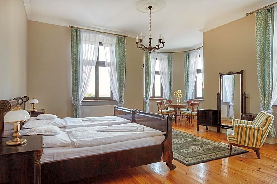 Pałac w Orli - pokoje, restauracja