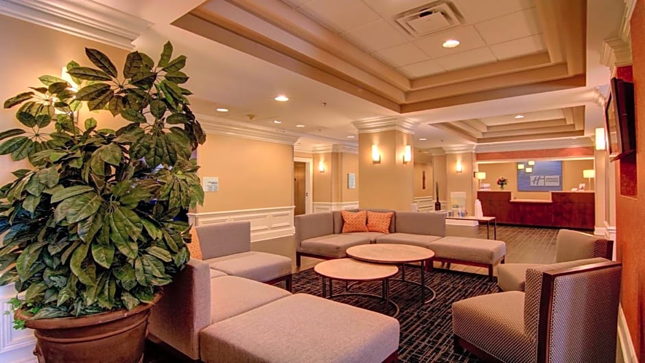 Holiday Inn Express & Suites Alpharetta