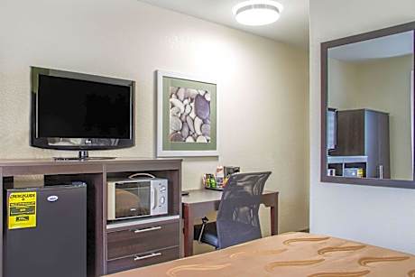 Queen Room with Two Queen Beds - Accessible/Non-Smoking
