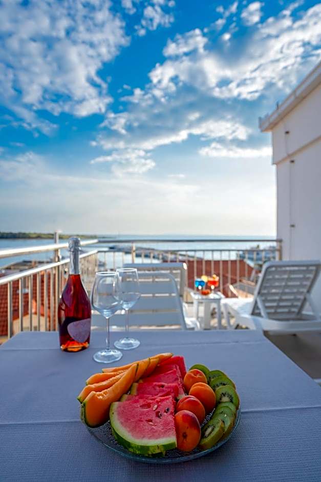 Deluxe Suite, Sea View — 3 fotoğraftan 1. fotoğraf