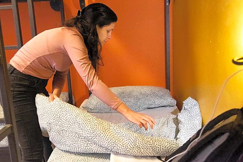 Sunflower Beach Backpacker Hostel & Bar