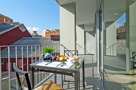 PENTHOUSE ONE BEDROOM + ONE BATHROOM WITH TERRACE