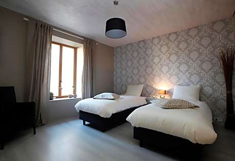 Twin Room with Private Bathroom