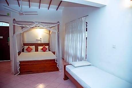 One-Bedroom Apartment with Balcony