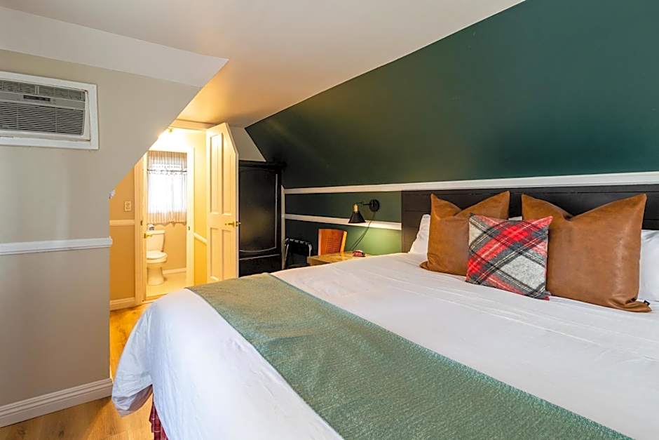 Saddleback Inn at Lake Arrowhead