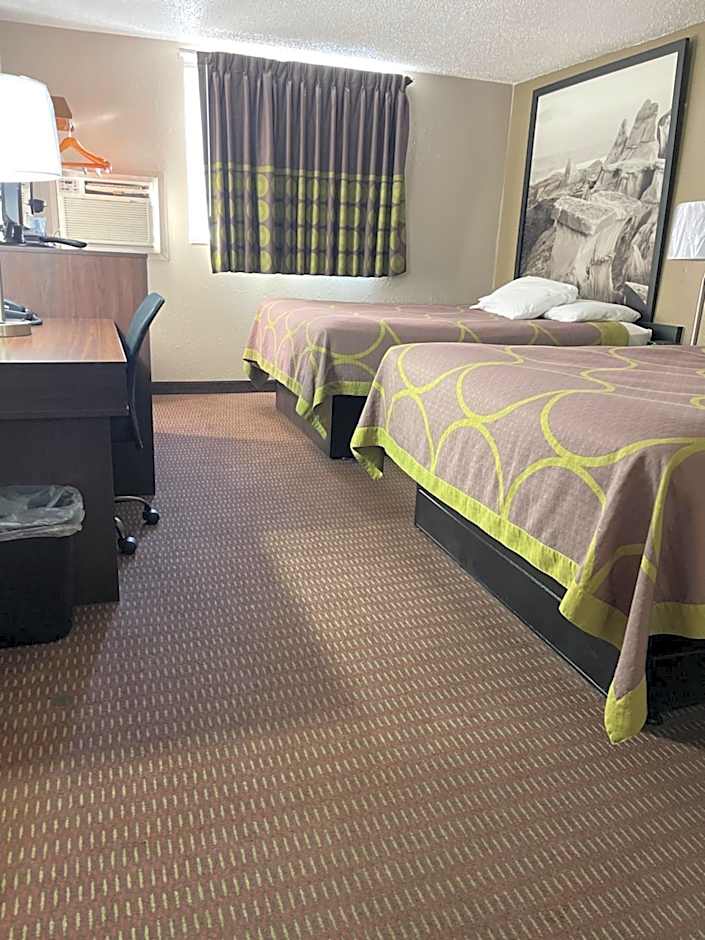 Super 8 by Wyndham Bismarck