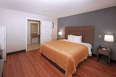 1 King Room Non-Smoking