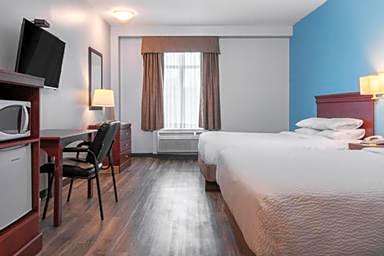 Premier Inn & Suites - Downtown Hamilton Hotel