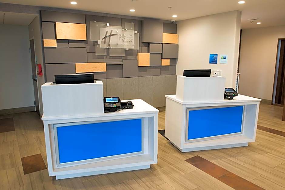 Holiday Inn Express And Suites Warsaw - E- Center By IHG