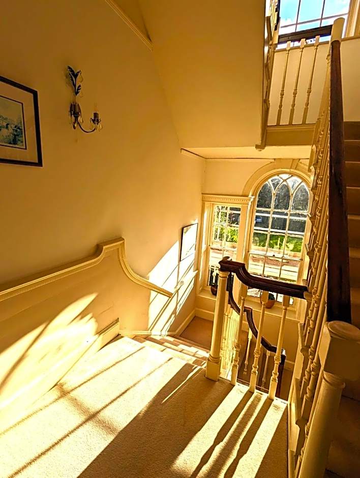East Pallant Bed and Breakfast, Located in Large Georgian Townhouse in Central Chichester