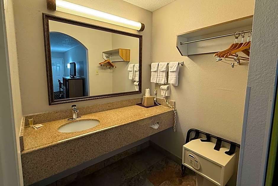 Days Inn by Wyndham San Antonio Interstate Hwy 35 North