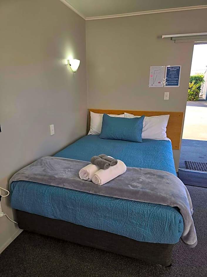 Commodore Court Motel