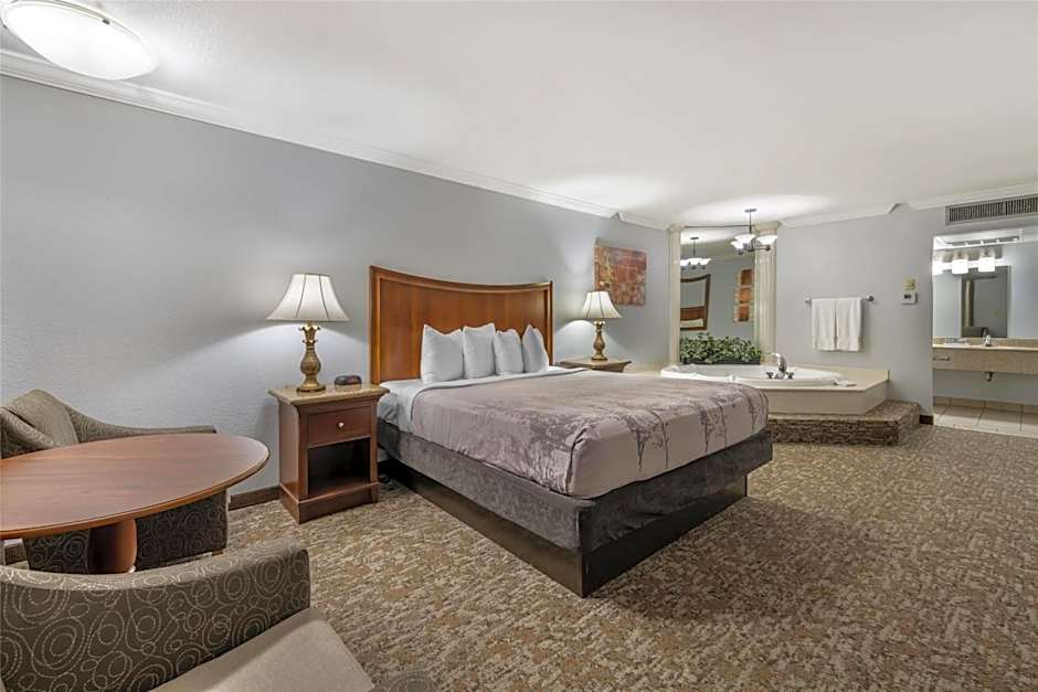 Photo 1 of 4 of 1 King Bed, Hot Tub