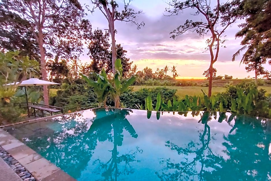 Uma Manyar Sunset Villa