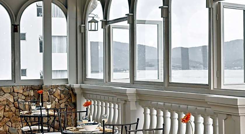 THE LUNA - Boutique Hotel