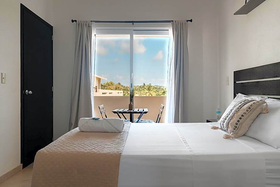 La Aurora Puerto Escondido