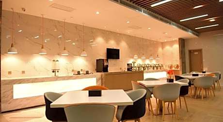 Holiday Inn Express Lhasa Potala Square By IHG