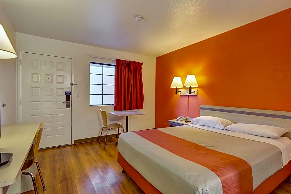 Super 8 by Wyndham Santa Rosa North